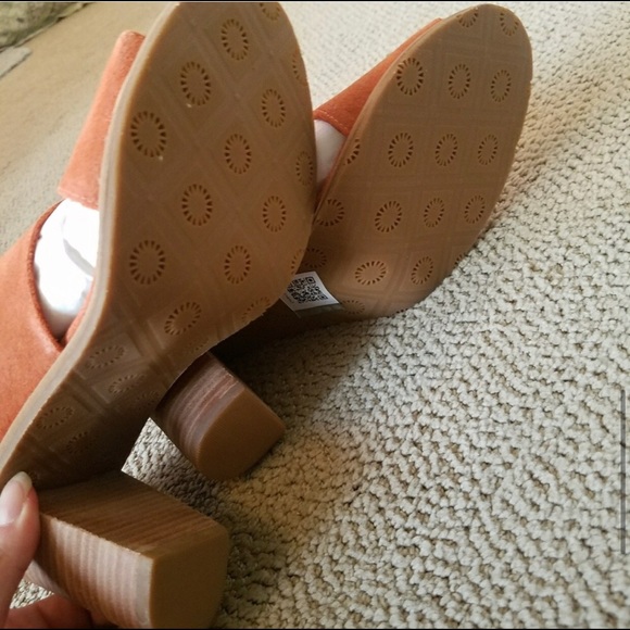 UGG Women's Celia Slide Sandal - Picture 7 of 8